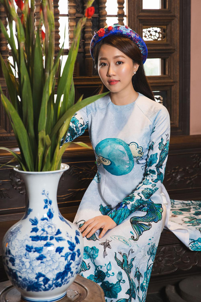 Người yêu Sơn Tùng khoe vẻ đẹp ngọc nữ trong tà áo dài đón Tết